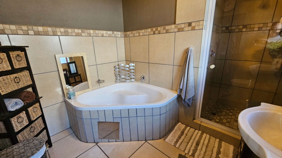 3 Bedroom Property for Sale in Meerhof North West